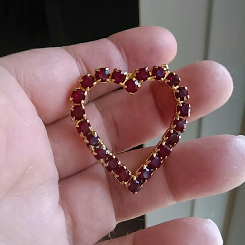 VINTAGE Red Rhinestone Heart Brooch Pin - Picture 4 of 4